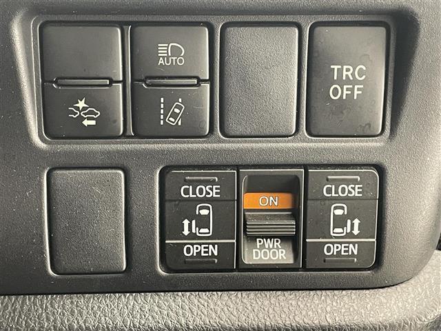 ヴォクシー ハイブリッドＺＳ　煌　禁煙車／純正９インチナビ／フリップダウンモニター／クルーズコントロール／バックカメラ／両側電動スライドドア／シートヒーター／ステアリングリモコン／ＥＴＣ／Ｂｌｕｅｔｏｏｔｈ／ＣＤ／ＤＶＤ／フルセグＴＶ（8枚目）