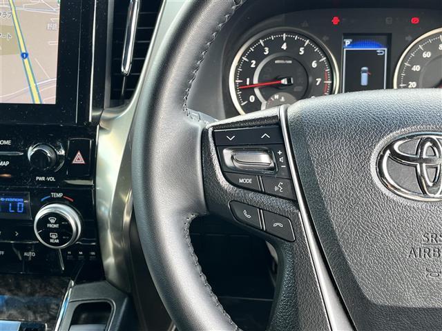 アルファード ２．５Ｓ　タイプゴールドＩＩＩ　禁煙車／純正９型ナビ／サンルーフ／両側パワースライドドア／レーダークルーズコントロール／オートマチックハイビーム／バックカメラ／ＬＥＤ／ブラインドスポットモニター／ハーフレザーシート／ビルトインＥＴＣ（11枚目）