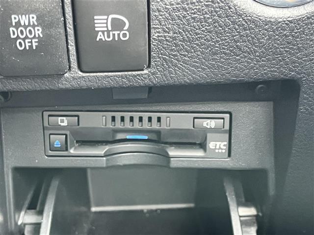 アルファード ２．５Ｓ　タイプゴールドＩＩＩ　禁煙車／純正９型ナビ／サンルーフ／両側パワースライドドア／レーダークルーズコントロール／オートマチックハイビーム／バックカメラ／ＬＥＤ／ブラインドスポットモニター／ハーフレザーシート／ビルトインＥＴＣ（13枚目）