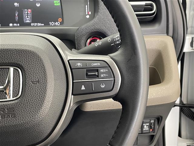 フリード ｅ：ＨＥＶエアー　ＥＸ　禁煙車／純正９型ナビ／両側パワースライドドア／全方位カメラ／追従クルーズコントロール／レーンキープアシスト／ハーフレザーシート／シートヒーター／ブラインドスポットインフォメーション／クリアランスソナー（13枚目）