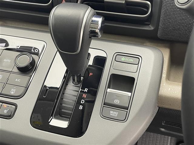 フリード ｅ：ＨＥＶエアー　ＥＸ　禁煙車／純正９型ナビ／両側パワースライドドア／全方位カメラ／追従クルーズコントロール／レーンキープアシスト／ハーフレザーシート／シートヒーター／ブラインドスポットインフォメーション／クリアランスソナー（17枚目）