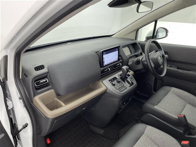 フリード ｅ：ＨＥＶエアー　ＥＸ　禁煙車／純正９型ナビ／両側パワースライドドア／全方位カメラ／追従クルーズコントロール／レーンキープアシスト／ハーフレザーシート／シートヒーター／ブラインドスポットインフォメーション／クリアランスソナー（20枚目）