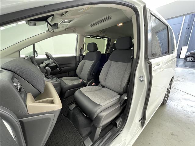 フリード ｅ：ＨＥＶエアー　ＥＸ　禁煙車／純正９型ナビ／両側パワースライドドア／全方位カメラ／追従クルーズコントロール／レーンキープアシスト／ハーフレザーシート／シートヒーター／ブラインドスポットインフォメーション／クリアランスソナー（21枚目）