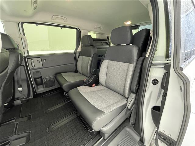 フリード ｅ：ＨＥＶエアー　ＥＸ　禁煙車／純正９型ナビ／両側パワースライドドア／全方位カメラ／追従クルーズコントロール／レーンキープアシスト／ハーフレザーシート／シートヒーター／ブラインドスポットインフォメーション／クリアランスソナー（22枚目）