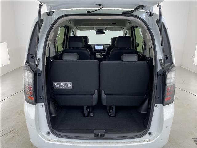 フリード ｅ：ＨＥＶエアー　ＥＸ　禁煙車／純正９型ナビ／両側パワースライドドア／全方位カメラ／追従クルーズコントロール／レーンキープアシスト／ハーフレザーシート／シートヒーター／ブラインドスポットインフォメーション／クリアランスソナー（25枚目）