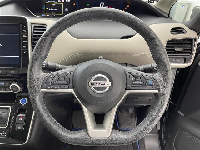 セレナ ｅ－パワー　ハイウェイスターＶ　禁煙車／純正１０型ナビ／両側電動スライドドア／全方位カメラ／ＥＴＣ／衝突被害軽減ブレーキ／クルーズコントロール／レーンキープアシスト／ＬＥＤヘッドライト／クリアランスソナー／電動パーキング（11枚目）