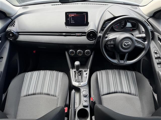 ＭＡＺＤＡ２ １５Ｓ　スマートエディション　禁煙車／純正ナビ／全方位カメラ／レーンキープアシスト／クリアランスソナー／衝突軽減ブレーキ／ブラインドスポットモニター／ＬＥＤヘッドライト／前後ドライブ／ＥＴＣ／純正フロアマット／プッシュスタート（4枚目）