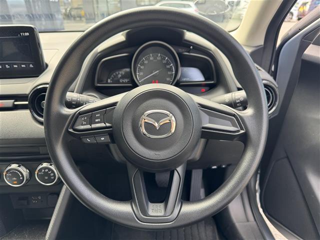 ＭＡＺＤＡ２ １５Ｓ　スマートエディション　禁煙車／純正ナビ／全方位カメラ／レーンキープアシスト／クリアランスソナー／衝突軽減ブレーキ／ブラインドスポットモニター／ＬＥＤヘッドライト／前後ドライブ／ＥＴＣ／純正フロアマット／プッシュスタート（11枚目）