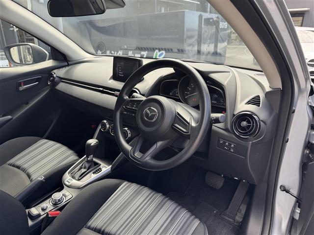 ＭＡＺＤＡ２ １５Ｓ　スマートエディション　禁煙車／純正ナビ／全方位カメラ／レーンキープアシスト／クリアランスソナー／衝突軽減ブレーキ／ブラインドスポットモニター／ＬＥＤヘッドライト／前後ドライブ／ＥＴＣ／純正フロアマット／プッシュスタート（19枚目）