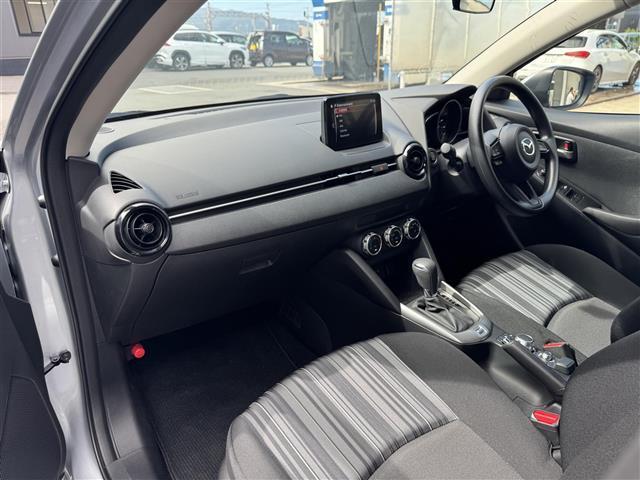 ＭＡＺＤＡ２ １５Ｓ　スマートエディション　禁煙車／純正ナビ／全方位カメラ／レーンキープアシスト／クリアランスソナー／衝突軽減ブレーキ／ブラインドスポットモニター／ＬＥＤヘッドライト／前後ドライブ／ＥＴＣ／純正フロアマット／プッシュスタート（21枚目）