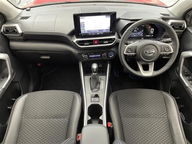 ロッキー プレミアムＧ　ＨＥＶ　禁煙車／純正９型ナビ／全方位カメラ／ハーフレザーシート／レーントレーシングアシスト／レーダークルーズコントロール／ＬＥＤ／オートマチックハイビーム／クリアランスソナー／ＥＴＣ／ドラレコ／シートヒーター（4枚目）