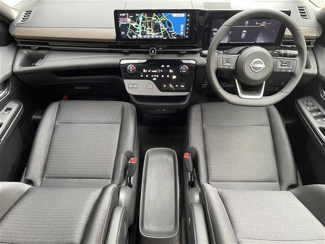 セレナ ｅ－パワー　ハイウェイスターＶ　登録済未使用車／純正１２．３型ナビ／後席モニター／追従クルーズコントロール／レーンキープアシスト／全方位カメラ／両側パワースライドドア／ハーフレザーシート／ＥＴＣ２．０／ワイヤレス充電／オートホールド（4枚目）