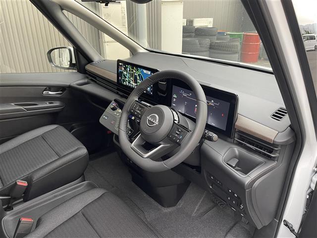セレナ ｅ－パワー　ハイウェイスターＶ　登録済未使用車／純正１２．３型ナビ／後席モニター／追従クルーズコントロール／レーンキープアシスト／全方位カメラ／両側パワースライドドア／ハーフレザーシート／ＥＴＣ２．０／ワイヤレス充電／オートホールド（21枚目）