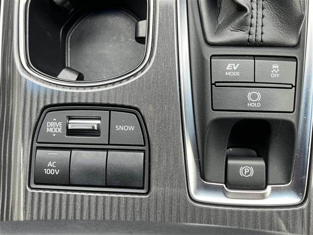 クラウンハイブリッド Ｓ　禁煙車／純正１２．３インチナビ／フルセグテレビ／パノラミックビューモニター／セーフティセンス／セーフティパッケージプラス／ブラインドスポットモニター／ＬＥＤヘッドライト／ハーフレザーシート（12枚目）
