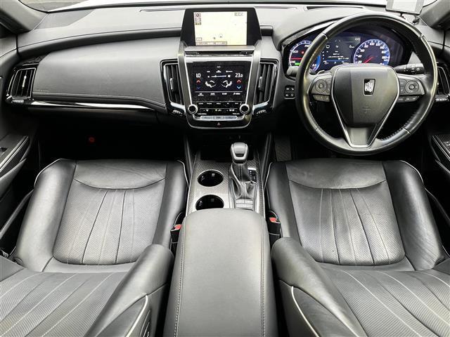 クラウンハイブリッド ＲＳアドバンス　禁煙車／純正８インチナビ／ＤＶＤ／ＣＤ／ＳＤ／ＡＵＸ／Ｂｌｕｅｔｏｏｔｈ／ＵＳＢ／サンルーフ／レザーシート／ＴＲＤエアロ／追従クルーズコントロール／全方位カメラ／パーキングアシスト／ＥＴＣ２．０（4枚目）