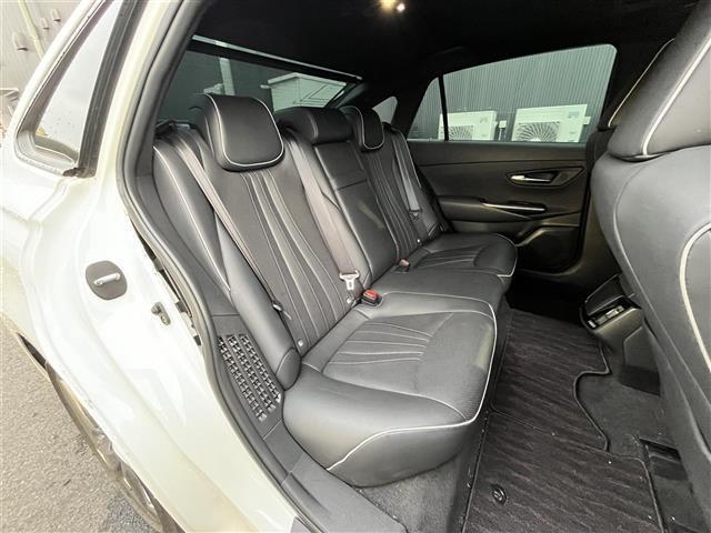 クラウンハイブリッド ＲＳアドバンス　禁煙車／純正８インチナビ／ＤＶＤ／ＣＤ／ＳＤ／ＡＵＸ／Ｂｌｕｅｔｏｏｔｈ／ＵＳＢ／サンルーフ／レザーシート／ＴＲＤエアロ／追従クルーズコントロール／全方位カメラ／パーキングアシスト／ＥＴＣ２．０（24枚目）