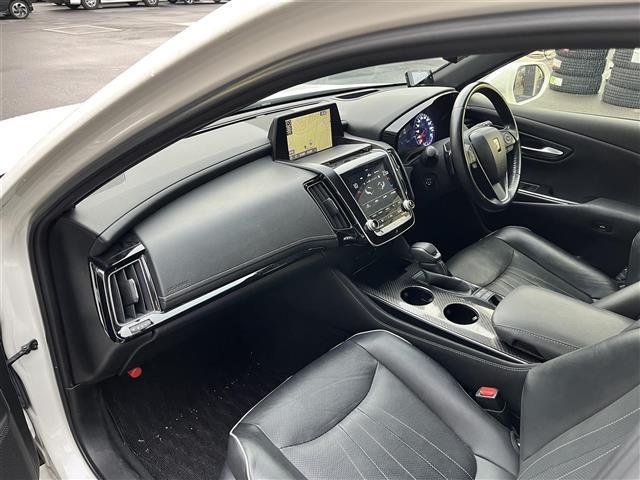 クラウンハイブリッド ＲＳアドバンス　禁煙車／純正８インチナビ／ＤＶＤ／ＣＤ／ＳＤ／ＡＵＸ／Ｂｌｕｅｔｏｏｔｈ／ＵＳＢ／サンルーフ／レザーシート／ＴＲＤエアロ／追従クルーズコントロール／全方位カメラ／パーキングアシスト／ＥＴＣ２．０（26枚目）