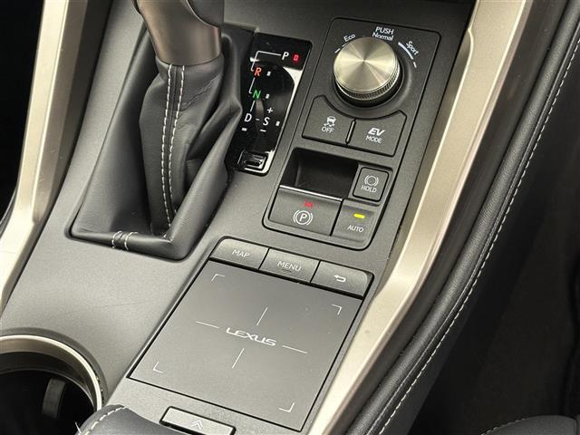 ＮＸ ＮＸ３００ｈ　Ｉパッケージ　禁煙車／純正１０．３インチナビ／Ｂｌｕｅｔｏｏｔｈ／ＣＤ／ＳＤ／ＡＵＸ／フルセグＴＶ／バック／サイド／フロントカメラ／追従クルーズコントロール／電動リアゲート／パワーシート／シートヒーター／ＥＴＣ（18枚目）
