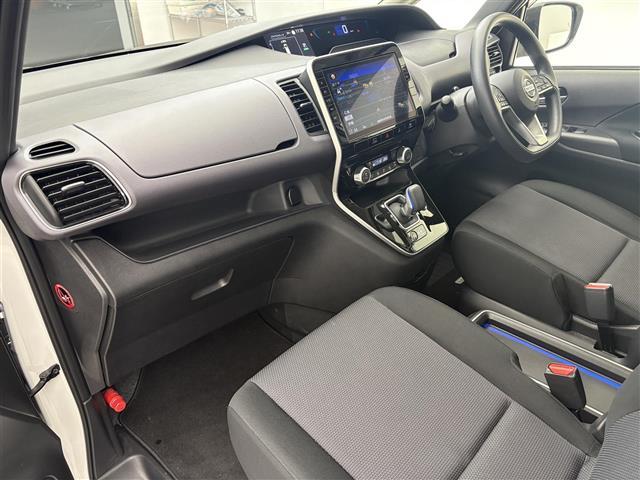 セレナ ｅ－パワー　ＸＶ　禁煙車／純正１０インチナビ／アラウンドビューモニター／両側電動スライドドア／クリアランスソナー／クルーズコントロール／前後ドライブレコーダー／ＥＴＣ２．０／純正１５インチアルミホイール／ＬＥＤ（21枚目）