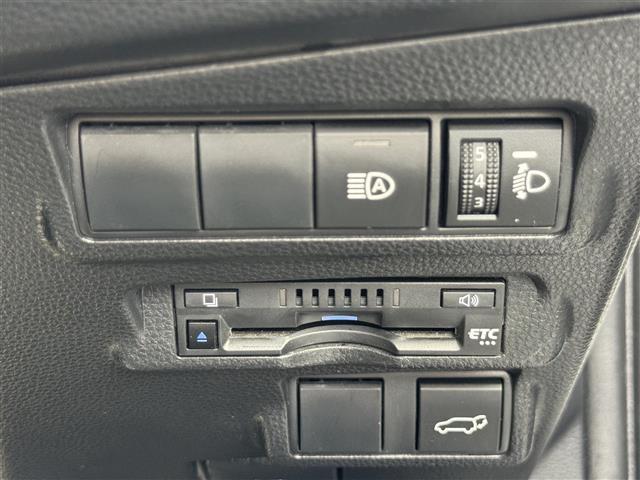 カローラクロス ハイブリッド　Ｚ　禁煙車／純正９インチナビ／Ｂｌｕｅｔｏｏｔｈ／ＵＳＢ／フルセグ／ハーフレザーシート／シートヒーター／パワーシート／パワーリアゲート／追従クルーズコントロール／ＬＥＤヘッドライト／電子パーキング／ＥＴＣ（8枚目）