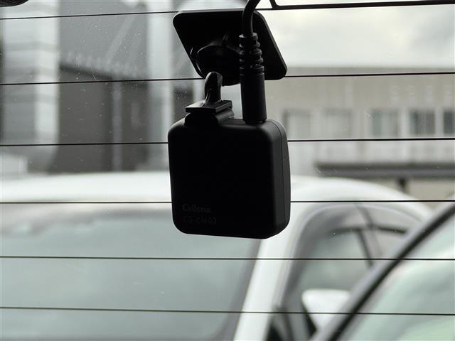 カローラクロス ハイブリッド　Ｚ　禁煙車／純正９インチナビ／Ｂｌｕｅｔｏｏｔｈ／ＵＳＢ／フルセグ／ハーフレザーシート／シートヒーター／パワーシート／パワーリアゲート／追従クルーズコントロール／ＬＥＤヘッドライト／電子パーキング／ＥＴＣ（11枚目）
