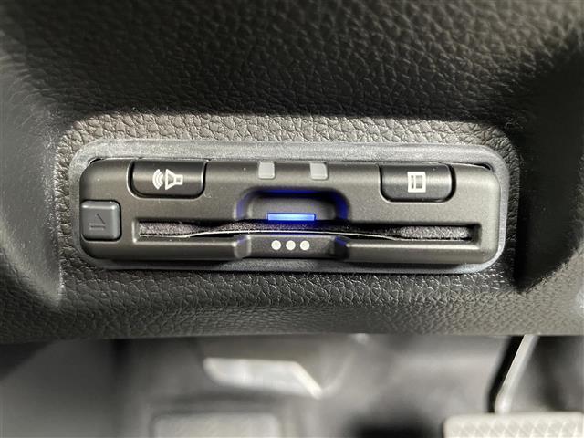 ヴェゼル ｅ：ＨＥＶ　Ｚ　禁煙車／純正９インチナビ／バックカメラ／ブラインドスポットモニター／電動リアゲート／ＬＥＤヘッドライト／ダウンヒルコントロール／前後コーナーセンサー／前後ドラレコ／追従クルーズコントロール／衝突軽減（7枚目）