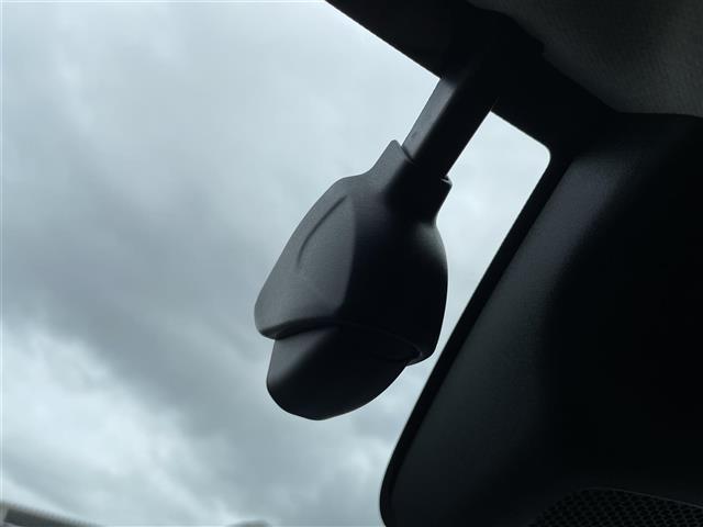ヴェゼル ｅ：ＨＥＶ　Ｚ　禁煙車／純正９インチナビ／バックカメラ／ブラインドスポットモニター／電動リアゲート／ＬＥＤヘッドライト／ダウンヒルコントロール／前後コーナーセンサー／前後ドラレコ／追従クルーズコントロール／衝突軽減（9枚目）