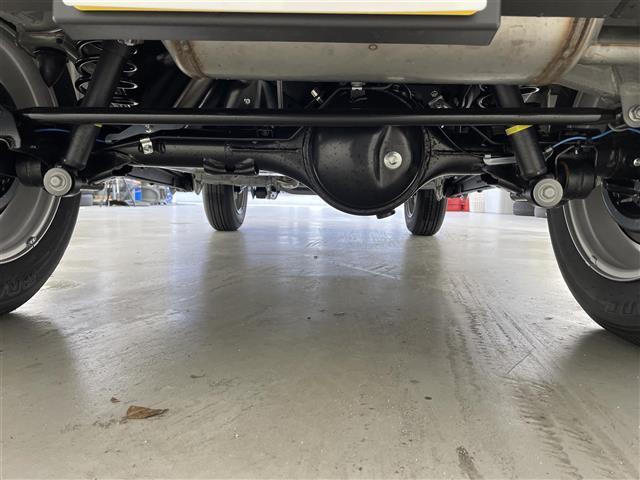 ジムニー ＸＣ　届出済未使用車／クルーズコントロール／コーナーセンサー／ステアリングスイッチ／シートヒーター／電動格納ミラー／オートライト／オートハイビーム／純正１６インチアルミホイール／スペアキー／ＬＥＤライト（35枚目）