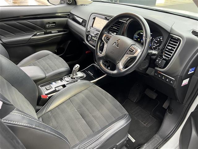 アウトランダーPHEV Gプラスパッケージ 禁煙車/純正ナビ/全方位カメラ/ハーフレザーシート/パワーシート/シートヒーター/ステアリングヒーター/パワーバックドア/LEDヘッドライト/ETC/Bluetooth/CD/DVD/USB/フルセグ(21枚目)
