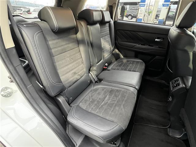 アウトランダーPHEV Gプラスパッケージ 禁煙車/純正ナビ/全方位カメラ/ハーフレザーシート/パワーシート/シートヒーター/ステアリングヒーター/パワーバックドア/LEDヘッドライト/ETC/Bluetooth/CD/DVD/USB/フルセグ(25枚目)
