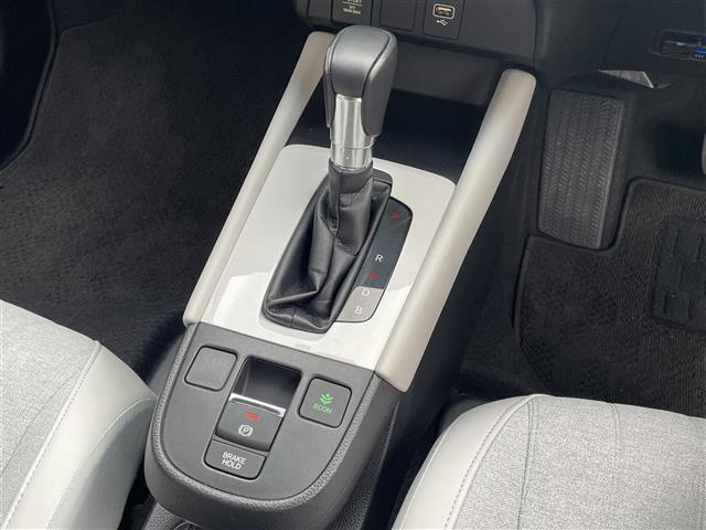 フィット e:HEVホーム 禁煙車/純正9型ナビ/ハーフレザーシート/追従クルーズコントロール/レーンキープアシスト/バックカメラ/クリアランスソナー/LED/オートハイビームビルトインETC/ドライブレコーダー(17枚目)