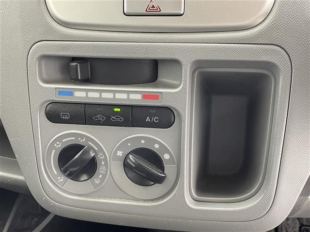 AZワゴン XG 純正オーディオ/5速MT/パワーステアリング/パワーウインドウ/電動格納ミラー/純正フロアマット/CD/ラジオ/ETC/Wエアバッグ/リモコンキー(6枚目)