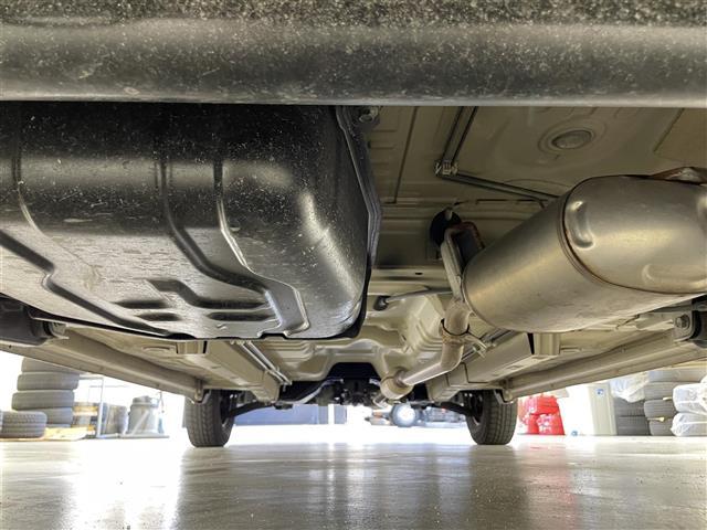 AZワゴン XG 純正オーディオ/5速MT/パワーステアリング/パワーウインドウ/電動格納ミラー/純正フロアマット/CD/ラジオ/ETC/Wエアバッグ/リモコンキー(9枚目)