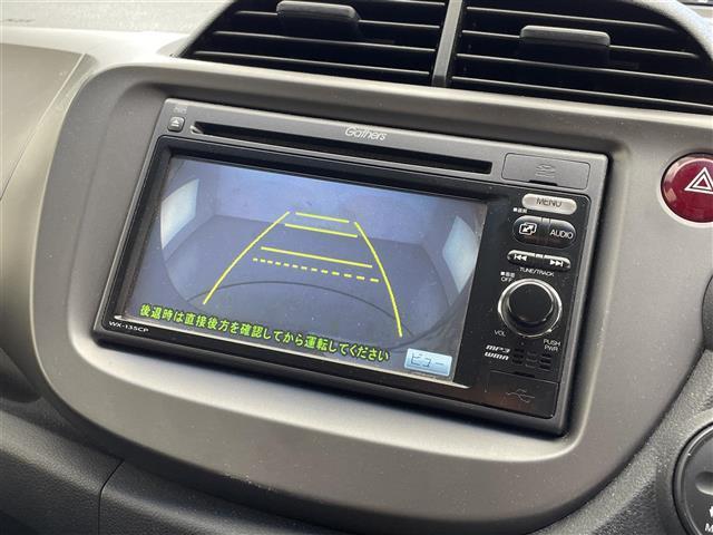 フィット 13G・スマートセレクション ファインスタイル 純正ディスプレイオーディオ/USB/SD/CD/ワンセグ/ビルトインETC/バックカメラ/ステアリングスイッチ/オートライト/パワーステアリング/フロントデフロスター/スマートキー/ドアバイザー(4枚目)