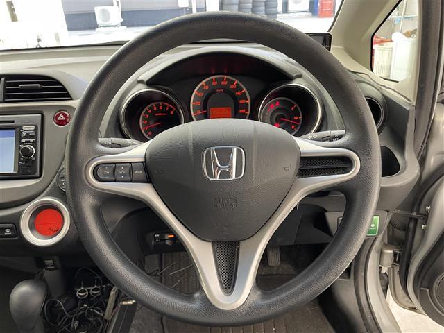 フィット 13G・スマートセレクション ファインスタイル 純正ディスプレイオーディオ/USB/SD/CD/ワンセグ/ビルトインETC/バックカメラ/ステアリングスイッチ/オートライト/パワーステアリング/フロントデフロスター/スマートキー/ドアバイザー(7枚目)