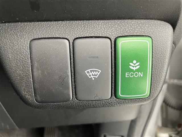 フィット 13G・スマートセレクション ファインスタイル 純正ディスプレイオーディオ/USB/SD/CD/ワンセグ/ビルトインETC/バックカメラ/ステアリングスイッチ/オートライト/パワーステアリング/フロントデフロスター/スマートキー/ドアバイザー(8枚目)