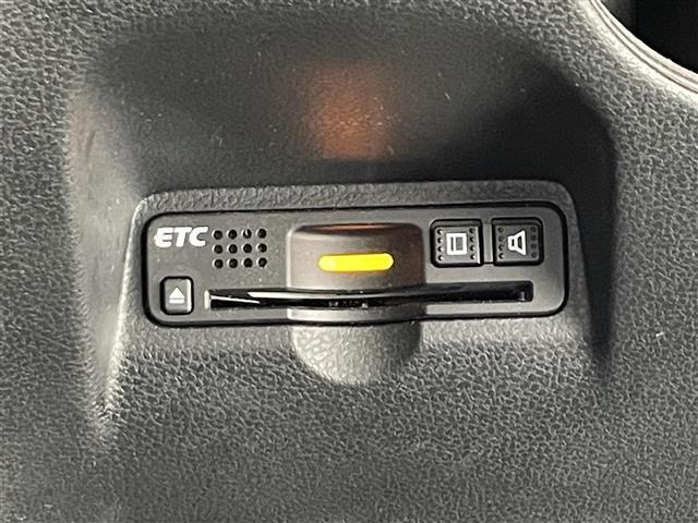 フィット 13G・スマートセレクション ファインスタイル 純正ディスプレイオーディオ/USB/SD/CD/ワンセグ/ビルトインETC/バックカメラ/ステアリングスイッチ/オートライト/パワーステアリング/フロントデフロスター/スマートキー/ドアバイザー(9枚目)