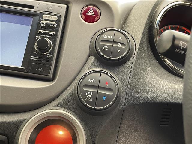 フィット 13G・スマートセレクション ファインスタイル 純正ディスプレイオーディオ/USB/SD/CD/ワンセグ/ビルトインETC/バックカメラ/ステアリングスイッチ/オートライト/パワーステアリング/フロントデフロスター/スマートキー/ドアバイザー(10枚目)