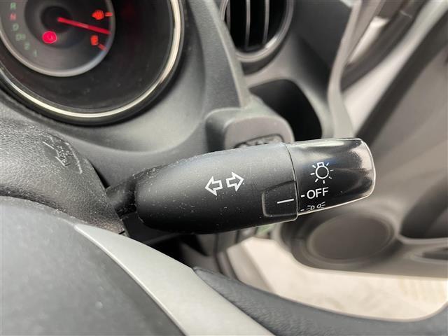 フィット 13G・スマートセレクション ファインスタイル 純正ディスプレイオーディオ/USB/SD/CD/ワンセグ/ビルトインETC/バックカメラ/ステアリングスイッチ/オートライト/パワーステアリング/フロントデフロスター/スマートキー/ドアバイザー(13枚目)