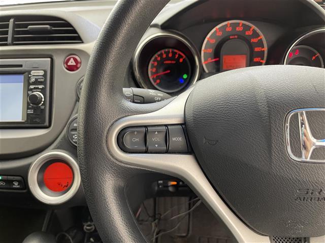 フィット 13G・スマートセレクション ファインスタイル 純正ディスプレイオーディオ/USB/SD/CD/ワンセグ/ビルトインETC/バックカメラ/ステアリングスイッチ/オートライト/パワーステアリング/フロントデフロスター/スマートキー/ドアバイザー(14枚目)