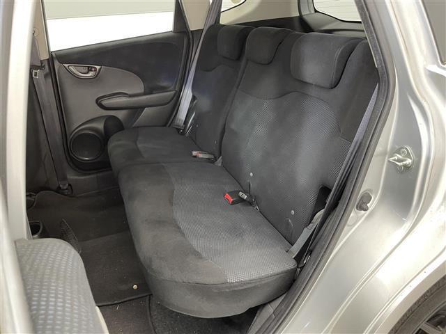 フィット 13G・スマートセレクション ファインスタイル 純正ディスプレイオーディオ/USB/SD/CD/ワンセグ/ビルトインETC/バックカメラ/ステアリングスイッチ/オートライト/パワーステアリング/フロントデフロスター/スマートキー/ドアバイザー(20枚目)