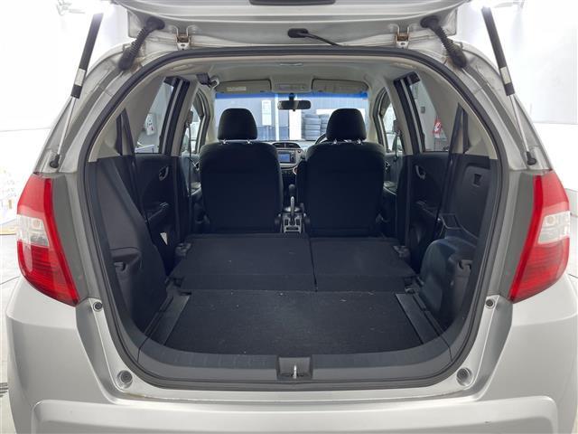 フィット 13G・スマートセレクション ファインスタイル 純正ディスプレイオーディオ/USB/SD/CD/ワンセグ/ビルトインETC/バックカメラ/ステアリングスイッチ/オートライト/パワーステアリング/フロントデフロスター/スマートキー/ドアバイザー(22枚目)