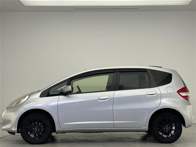 フィット 13G・スマートセレクション ファインスタイル 純正ディスプレイオーディオ/USB/SD/CD/ワンセグ/ビルトインETC/バックカメラ/ステアリングスイッチ/オートライト/パワーステアリング/フロントデフロスター/スマートキー/ドアバイザー(28枚目)