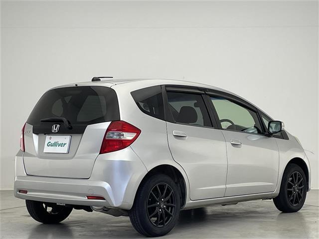 フィット 13G・スマートセレクション ファインスタイル 純正ディスプレイオーディオ/USB/SD/CD/ワンセグ/ビルトインETC/バックカメラ/ステアリングスイッチ/オートライト/パワーステアリング/フロントデフロスター/スマートキー/ドアバイザー(31枚目)