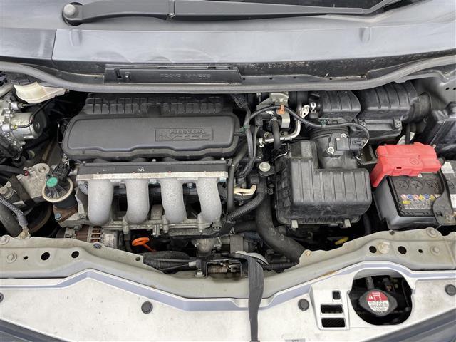 フィット 13G・スマートセレクション ファインスタイル 純正ディスプレイオーディオ/USB/SD/CD/ワンセグ/ビルトインETC/バックカメラ/ステアリングスイッチ/オートライト/パワーステアリング/フロントデフロスター/スマートキー/ドアバイザー(32枚目)