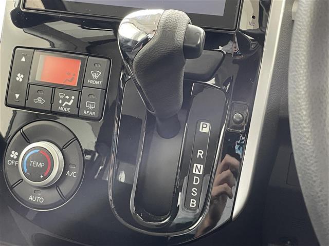 タント カスタムRS トップエディションSAII 禁煙車/純正SDナビ/バックカメラ/両側パワースライドドア/純正LEDライト/ハーフレザーシート/スマートキー/プッシュスタート/Bluetooth/CD/DVD/USB/フルセグ(11枚目)
