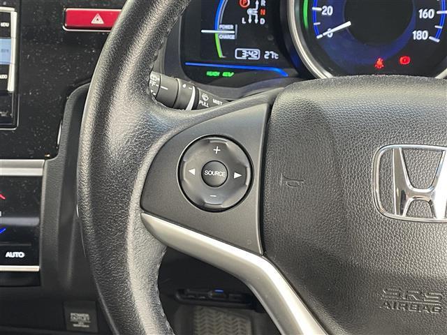 フィットハイブリッド Lパッケージ 禁煙車/純正ナビ/クルーズコントロール/バックカメラ/LEDヘッドライト/オートライト/ビルトインETC/衝突軽減ブレーキ/プッシュスタート/スマートキー/ステアリングリモコン(11枚目)