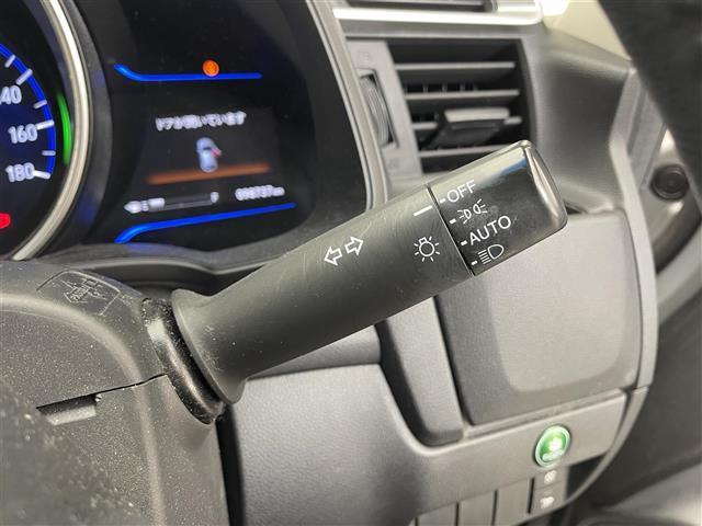 フィットハイブリッド Lパッケージ 禁煙車/純正ナビ/クルーズコントロール/バックカメラ/LEDヘッドライト/オートライト/ビルトインETC/衝突軽減ブレーキ/プッシュスタート/スマートキー/ステアリングリモコン(14枚目)