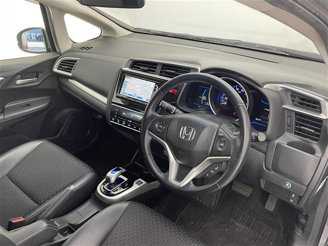 フィットハイブリッド Lパッケージ 禁煙車/純正ナビ/クルーズコントロール/バックカメラ/LEDヘッドライト/オートライト/ビルトインETC/衝突軽減ブレーキ/プッシュスタート/スマートキー/ステアリングリモコン(17枚目)