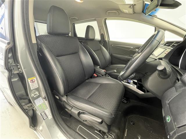 フィットハイブリッド Lパッケージ 禁煙車/純正ナビ/クルーズコントロール/バックカメラ/LEDヘッドライト/オートライト/ビルトインETC/衝突軽減ブレーキ/プッシュスタート/スマートキー/ステアリングリモコン(18枚目)